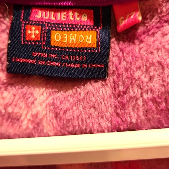 Romeo and Juliet Couture velvet hooded robe - Picture 4 of 4